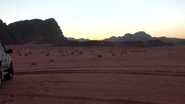 Tourist Cars Driving Wadi Rum Desert Hashemite Kingdom Jordan Also — Vídeo de Stock