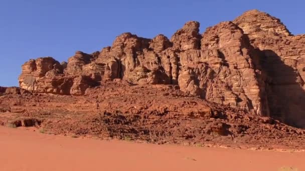 Touristen Verbringen Ihren Urlaub Der Wüste Wadi Rum Haschemitischen Königreich — Stockvideo