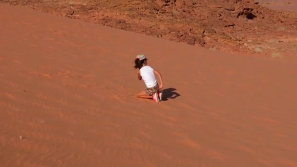 Tourists Spending Vacation Wadi Rum Desert Hashemite Kingdom Jordan Also — Wideo stockowe