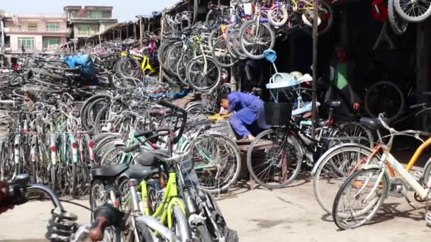 Unidentified People Bicycle Market Kabul Capital Afghanistan Circa May 2019 — Stock Video