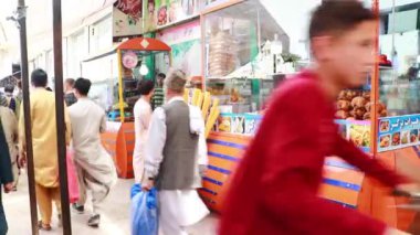 Piyasadaki insanların görüntüleri, Kabil, Afganistan