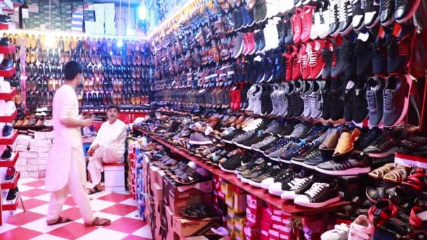 阿富汗喀布尔鞋店的镜头 — 图库视频影像