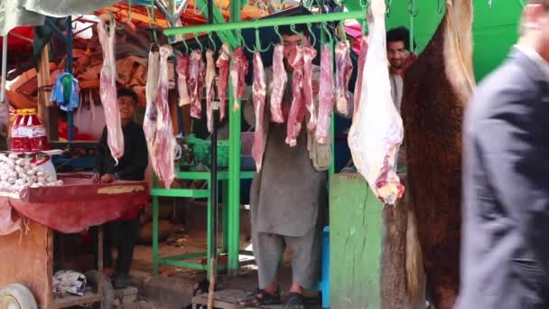 Unidentified People Meat Market Kabul Capital Afghanistan Circa May 2019 — Vídeo de stock