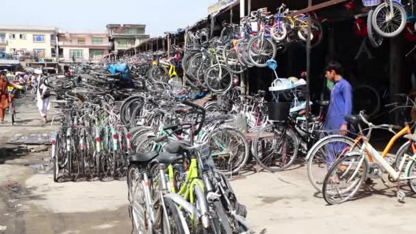 Unidentified People Bicycle Market Kabul Capital Afghanistan Circa May 2019 — Stock video