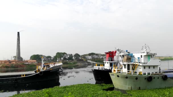 Buriganga River Southwest Outskirts Dhaka Capital Bangladesh Circa March 2020 — 비디오