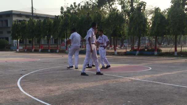 Unidentified Students Playing Basketball Dhaka Residential Model College Mohammadpur Dhaka — Stock video