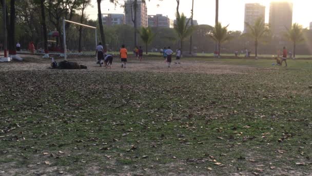 Unidentified Students Playing Soccer Dhaka Residential Model College Mohammadpur Dhaka — Stok video
