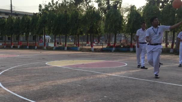Невідомі Студенти Грають Баскетбол Коледжі Резиденції Дакки Мохаммадпурі Столиці Бангладеш — стокове відео