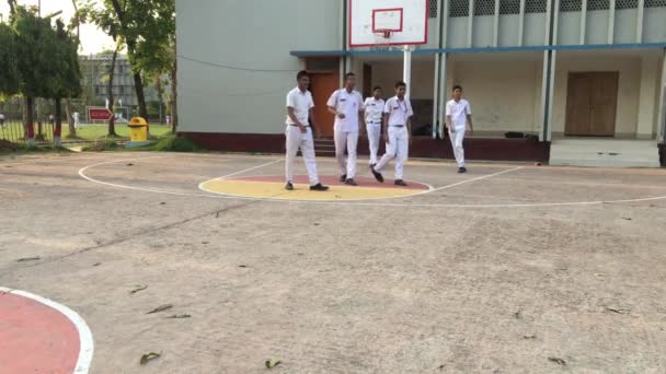 Unidentified Students Playing Basketball Dhaka Residential Model College Mohammadpur Dhaka — Stock Video