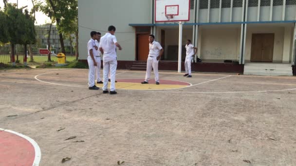 Unidentified Students Playing Basketball Dhaka Residential Model College Mohammadpur Dhaka — Stockvideo