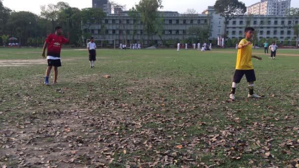Unidentified Students Playing Soccer Dhaka Residential Model College Mohammadpur Dhaka — Stok video