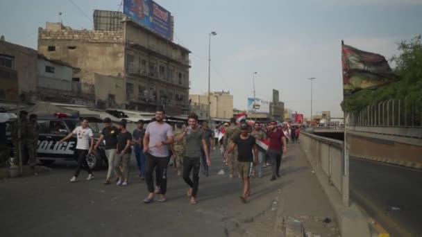 Unidentified People Demonstrating Iraqi Government 2019 Iraqi Protests Also Named — стоковое видео