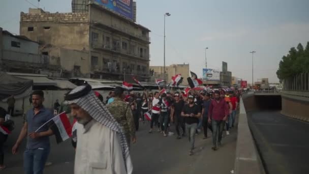 Unidentified People Demonstrating Iraqi Government 2019 Iraqi Protests Also Named — стоковое видео