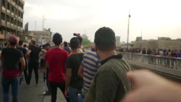 Unidentified People Demonstrating Iraqi Government 2019 Iraqi Protests Also Named — стоковое видео