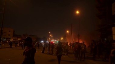2019 'daki Irak protestolarında Irak hükümetine karşı gösteri yapan kimliği belirsiz kişiler, ayrıca 2019' da Bağdat 'ta Tishreen Devrimi veya Irak İntifadası olarak adlandırıldı.