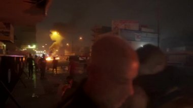 2019 'daki Irak protestolarında Irak hükümetine karşı gösteri yapan kimliği belirsiz kişiler, ayrıca 2019' da Bağdat 'ta Tishreen Devrimi veya Irak İntifadası olarak adlandırıldı.