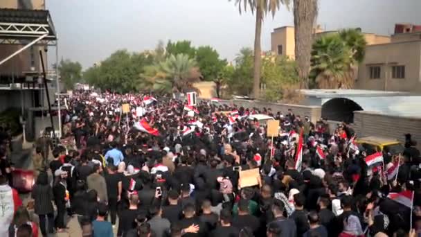 Unidentified People Demonstrating Iraqi Government 2019 Iraqi Protests Also Named — стоковое видео