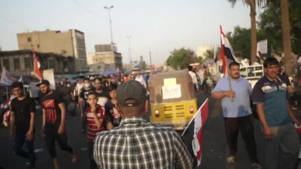 Unidentified People Demonstrating Iraqi Government 2019 Iraqi Protests Also Named — стоковое видео