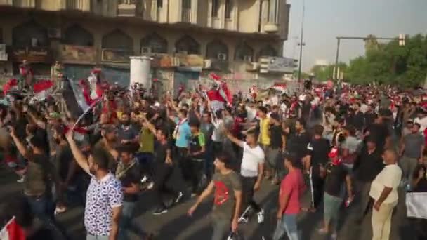 Unidentified People Demonstrating Iraqi Government 2019 Iraqi Protests Also Named — стоковое видео