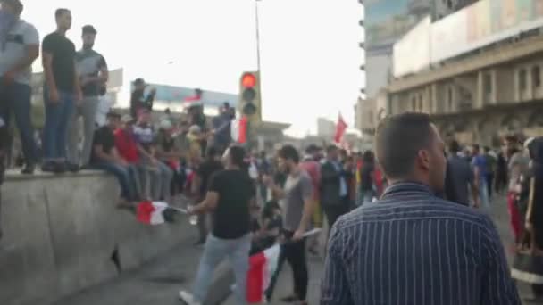 2019 Daki Irak Protestolarında Irak Hükümetine Karşı Gösteri Yapan Kimliği — Stok video