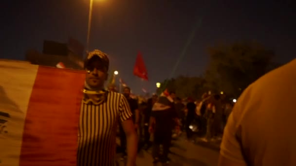 2019 Daki Irak Protestolarında Irak Hükümetine Karşı Gösteri Yapan Kimliği — Stok video