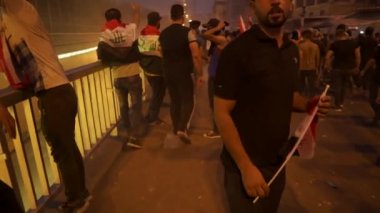 2019 'daki Irak protestolarında Irak hükümetine karşı gösteri yapan kimliği belirsiz kişiler, ayrıca 2019' da Bağdat 'ta Tishreen Devrimi veya Irak İntifadası olarak adlandırıldı.