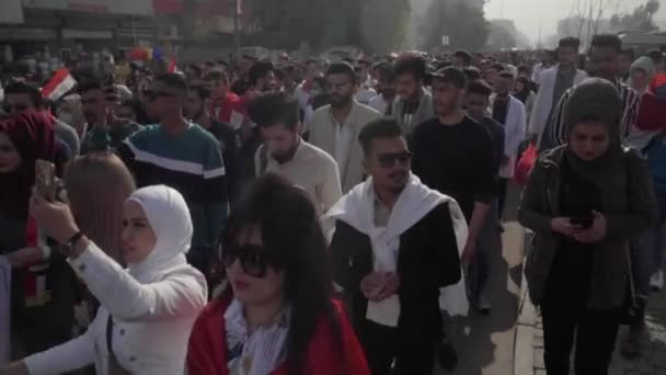 Unidentified People Demonstrating Iraqi Government 2019 Iraqi Protests Also Named — Vídeos de Stock