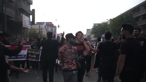 Unidentified People Demonstrating Iraqi Government 2019 Iraqi Protests Also Named — стокове відео