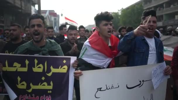 2019 Daki Irak Protestolarında Irak Hükümetine Karşı Gösteri Yapan Kimliği — Stok video