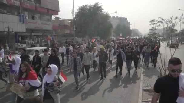 Unidentified People Demonstrating Iraqi Government 2019 Iraqi Protests Also Named — стоковое видео