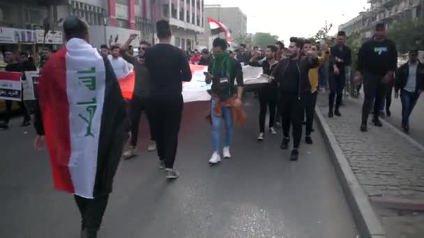 Unidentified People Demonstrating Iraqi Government 2019 Iraqi Protests Also Named — стоковое видео