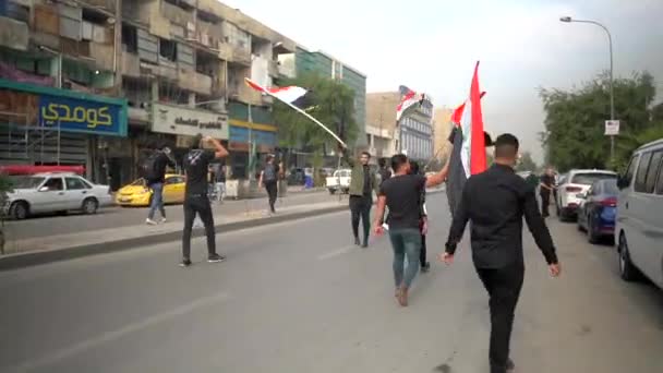 2019 Daki Irak Protestolarında Irak Hükümetine Karşı Gösteri Yapan Kimliği — Stok video