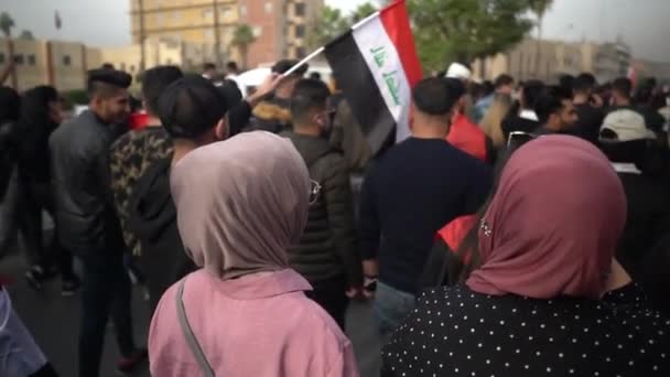 Niezidentyfikowani Ludzie Demonstrujący Przeciwko Irackiemu Rządowi Podczas Irackich Protestów 2019 — Wideo stockowe