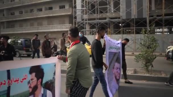 2019 Daki Irak Protestolarında Irak Hükümetine Karşı Gösteri Yapan Kimliği — Stok video