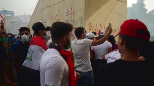 Ongeïdentificeerde Mensen Die Demonstreren Tegen Iraakse Regering Tijdens Iraakse Protesten — Stockvideo