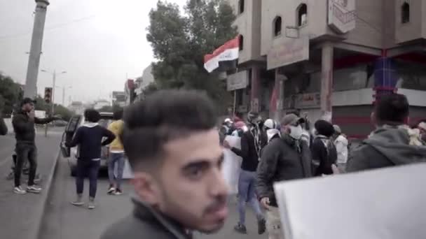 2019 Daki Irak Protestolarında Irak Hükümetine Karşı Gösteri Yapan Kimliği — Stok video