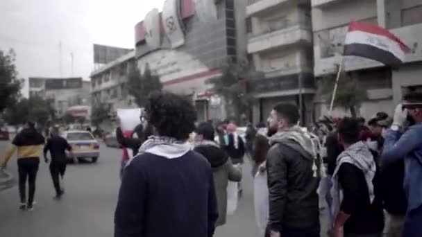 Unbekannte Demonstrieren Gegen Die Irakische Regierung Bei Den Irakischen Protesten — Stockvideo