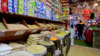 Filistin 'in en büyük şehri olan Gazze Şehri, Batı Şeria' daki bir pazarda kimliği belirsiz kişiler, yaklaşık Ağustos 2021 'de