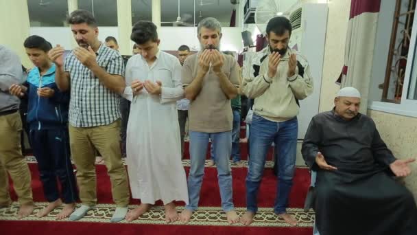 Persone Non Identificate Nella Grande Moschea Gaza Gaza City Cisgiordania — Video Stock