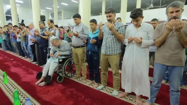 Persone Non Identificate Nella Grande Moschea Gaza Gaza City Cisgiordania — Video Stock