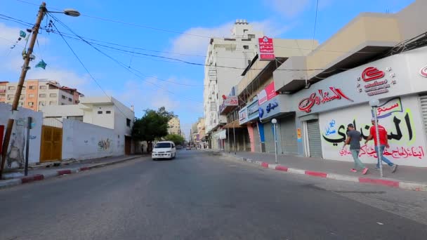 Pessoas Não Identificadas Tráfico Rua Cidade Gaza Cisjordânia Maior Cidade — Vídeo de Stock