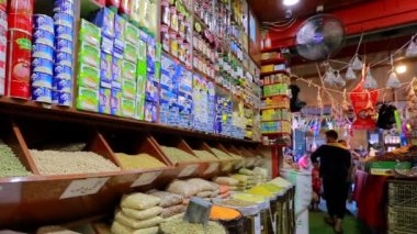 Filistin 'in en büyük şehri olan Gazze Şehri, Batı Şeria' daki bir pazarda kimliği belirsiz kişiler, yaklaşık Ağustos 2021 'de