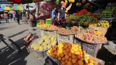 Filistin 'in en büyük şehri olan Gazze Şehri, Batı Şeria' daki bir pazarda kimliği belirsiz kişiler, yaklaşık Ağustos 2021 'de