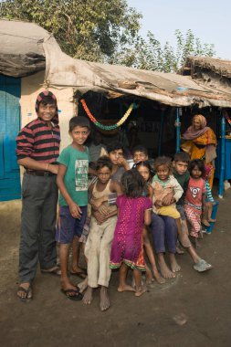 RAXAUL, INDIA: Tanımlanamayan Hintli çocuklar Kasım 2013 'te Raxaul, Bihar, Hindistan' da.