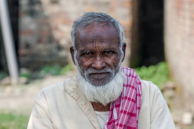 RAXAUL, INDIA: Raxaul, Bihar State, Hindistan 'da tanımlanamayan Hintli adam, Kasım 2021