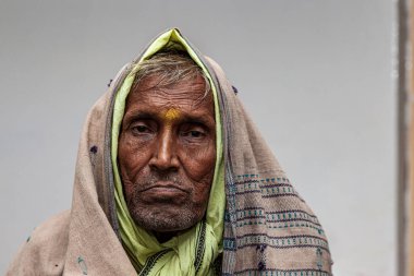 RAXAUL, INDIA: Raxaul, Bihar State, Hindistan 'da tanımlanamayan Hintli adam, Kasım 2021