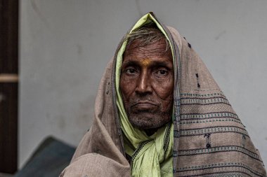 RAXAUL, INDIA: Raxaul, Bihar State, Hindistan 'da tanımlanamayan Hintli adam, Kasım 2021