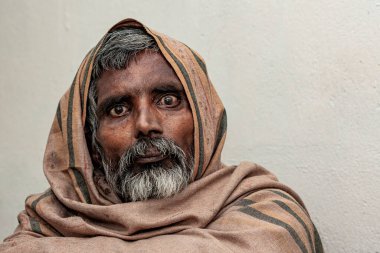 RAXAUL, INDIA: Raxaul, Bihar State, Hindistan 'da tanımlanamayan Hintli adam, Kasım 2021