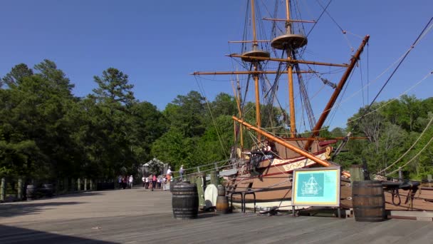 Jamestown Egy Gyarmatosító Korszak Hajójának Másolata Virginiai Jamestown Településen 2015 — Stock videók