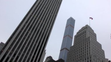 Pulitzer Plaza çevresindeki binalar Manhattan, New York 'ta Beşinci Cadde, ABD